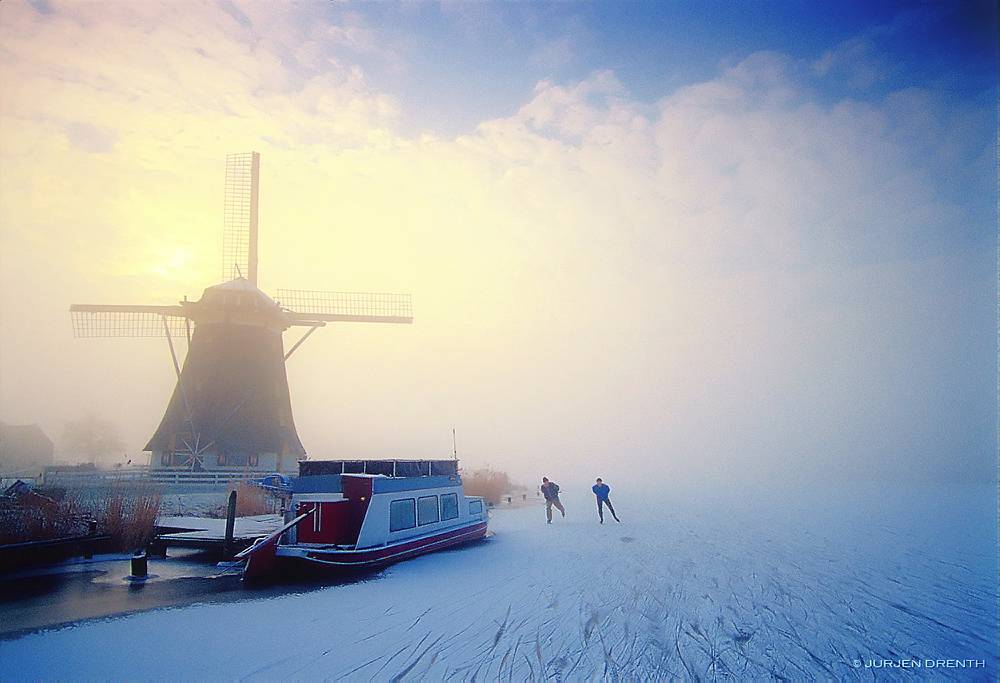 NETHERLANDS, ICE SKATING AT ROTTE MEREN